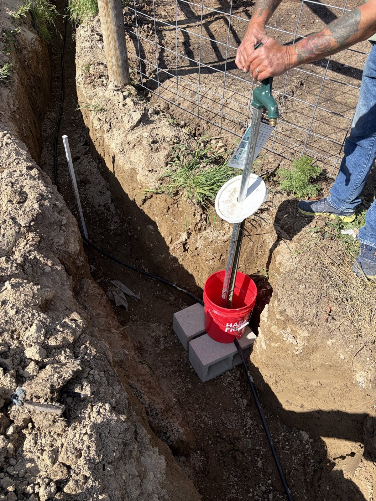 Setting a frost-free hydrant in the trench